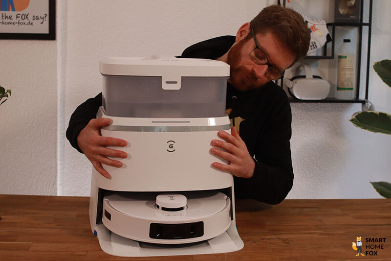 Станция OMNI в форме пирамиды ECOVACS DEEBOT T30.